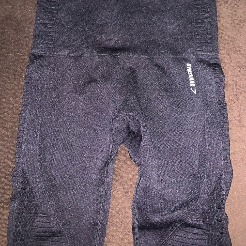 Gym shark leggings